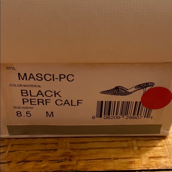 NEW BCBG mini heels - Picture 6 of 6